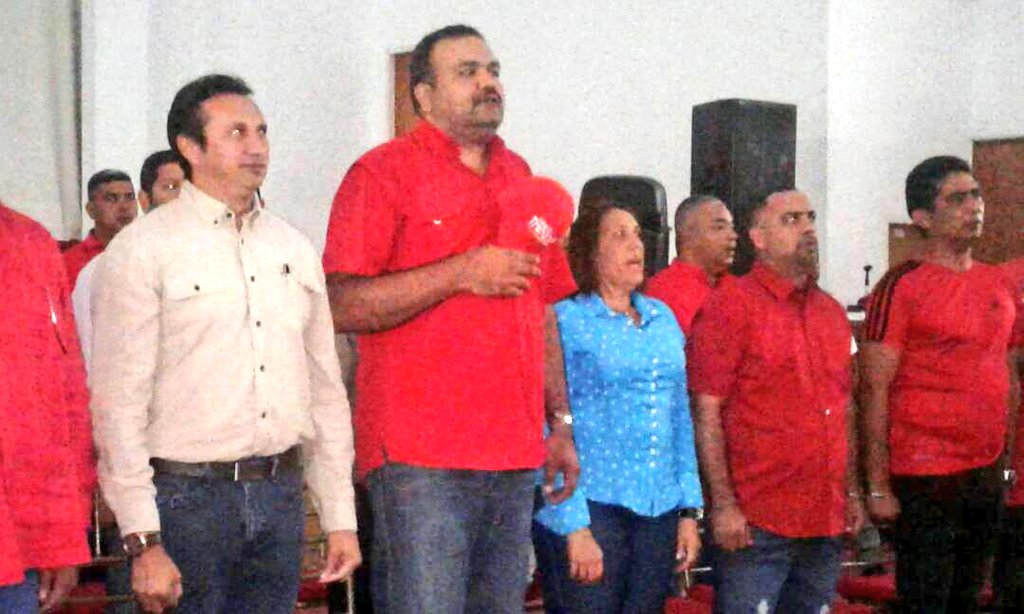 ELOYSULBARAN's tweet photo. #HOY llevamos a cabo juramentación de Equipo Político del gremio del sector #Transporte del estado #Guarico en apoyo al Candidato de la Patria @NicolasMaduro 
#VenezuelaEsInclusión
#MisionTranporteSomosTodos #SeguimosAvanzando https://t.co/qF9TBAjJbM