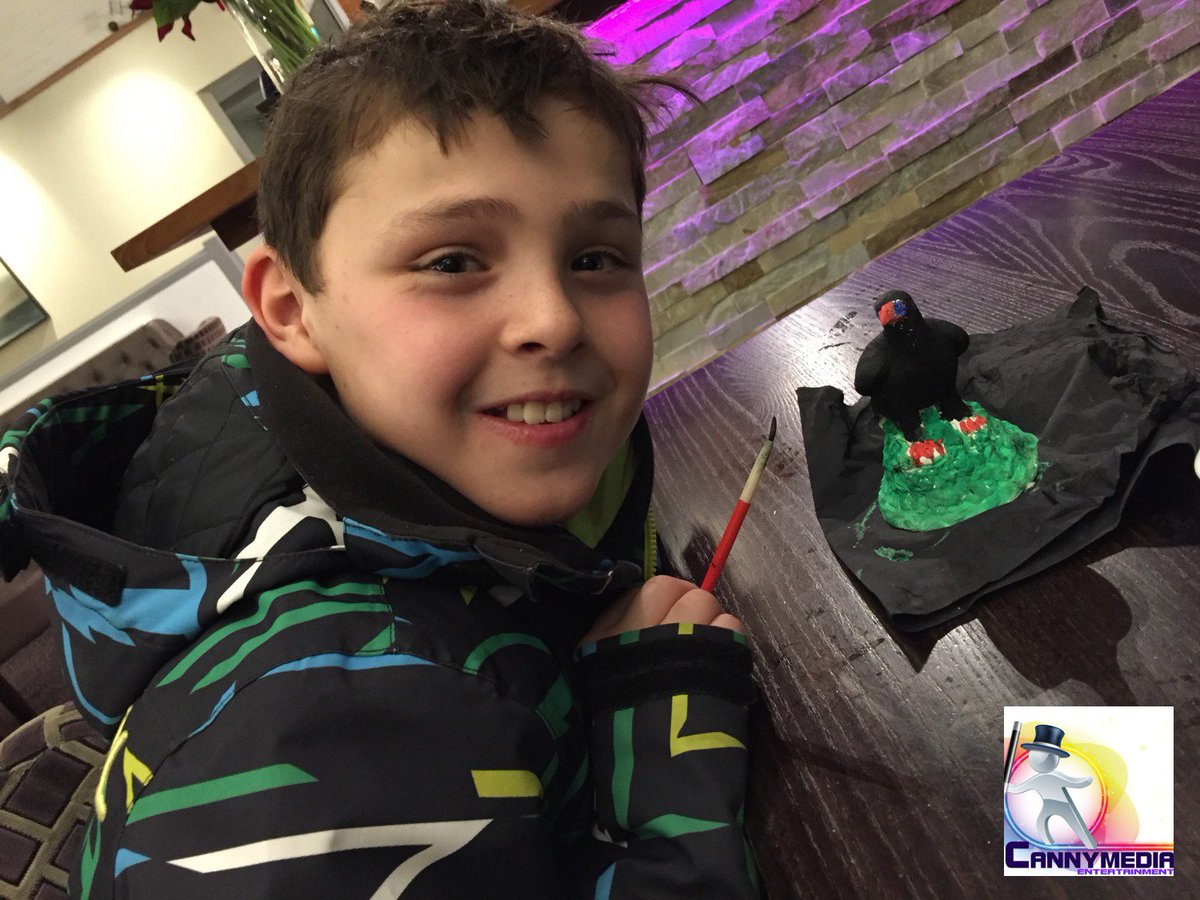 EntsCCC's tweet photo. Creating Artistic Memories! Pottery Painting During This Evening's Entertainment With Our Superstar Henry! Love This Photo & Show Henry That He Has Done An Amazing Job! #PotteryPainting #Cromer #AmberBar #DiamondCareers #DiamondResorts #DRITechSavvy #CaneyMediaEntertainments https://t.co/fmpU75VGyF