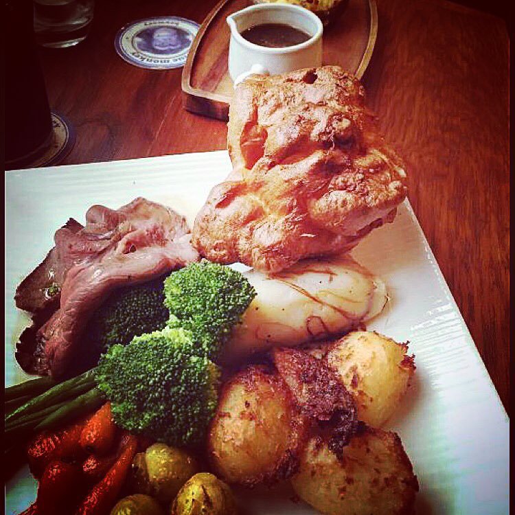 Come and enjoy a proper Sunday Lunch for just £10 - serving all day from 12pm
#cockandhoop #cockandhooppub #sundayroast #sundaylunch #properpub #pubgrub #homemade #ale #realale #locale #caskale #nottingham #nottinghamrocks  #nottsfood #nottinghamfood #lacemarket #lacemarkethotel