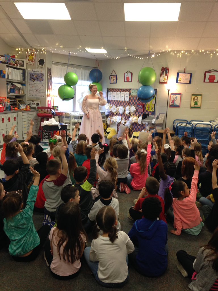 Crazy4_kinder's tweet photo. Kindergarten at Mt Peak learned dental care from Shelly Clark Dentistry for Children. @Crazy4_kinder  @T_B_Garrison @MisdProud @MtPeak_Elem  @5elisabethp @MrsSparksSays https://t.co/ELrgkcYjLS