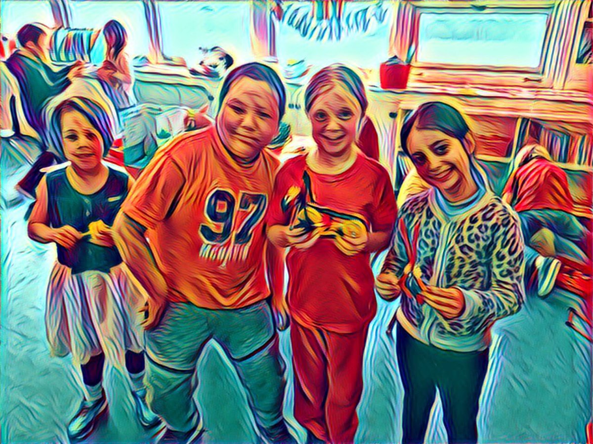 msrussells4_5s's tweet photo. Building simple machines in science today! We built a chainsaw, flagpole, sailboat, car window, scissors, and hockey sticks! #haysboroloveslearning https://t.co/3tB2pagiih