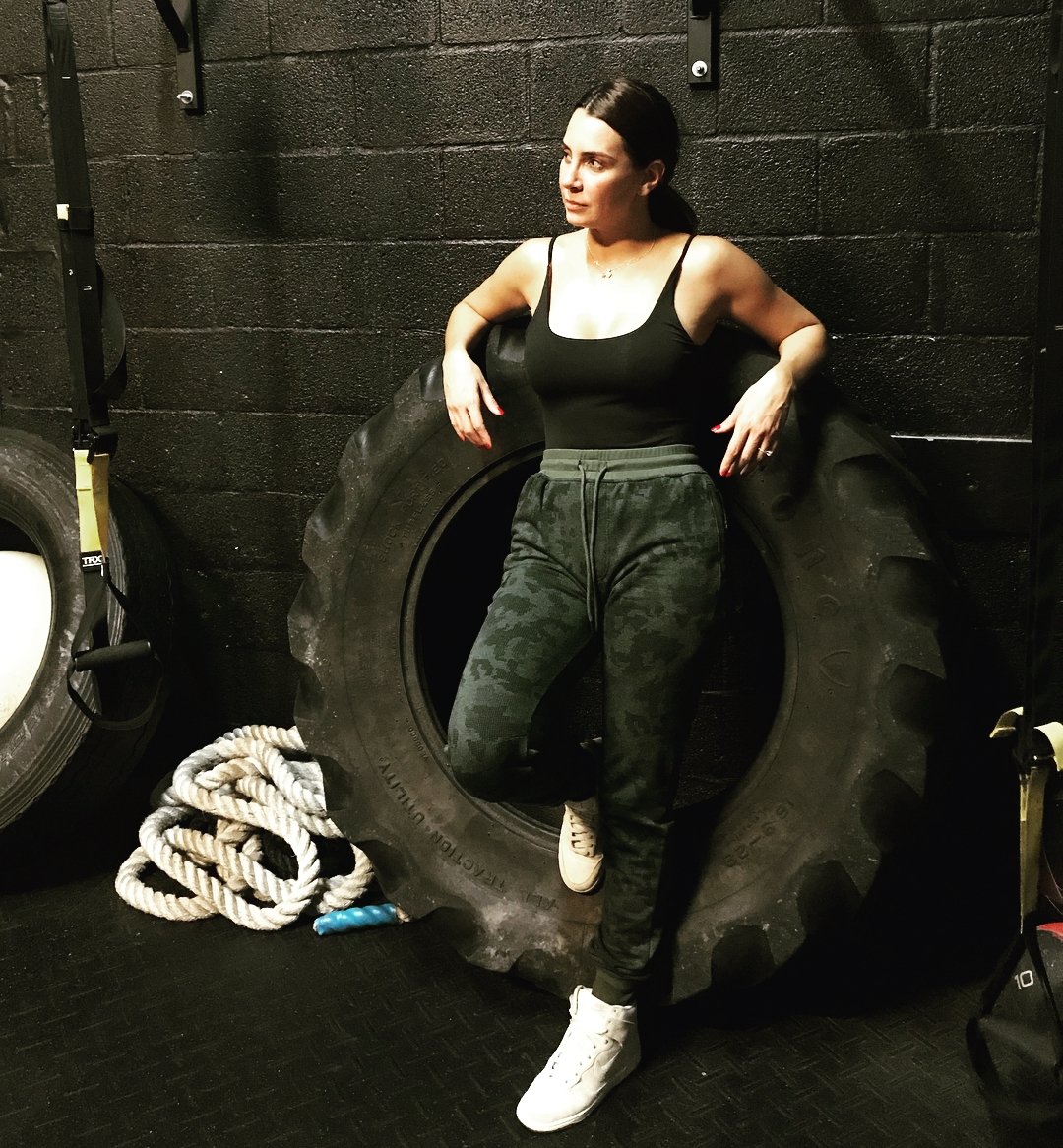 csagnes_5's tweet photo. Regrann from @gutierrezelizabeth_ @Elygutierrez19 - Here we go March 💪🏻👊🏻🔥..... nadie dijo que sería fácil.. pero vale la pena.. @fitnessbybbf #littlebittle #focused #iseeyoumuscles - #regrann https://t.co/qc1ja2Wzut
