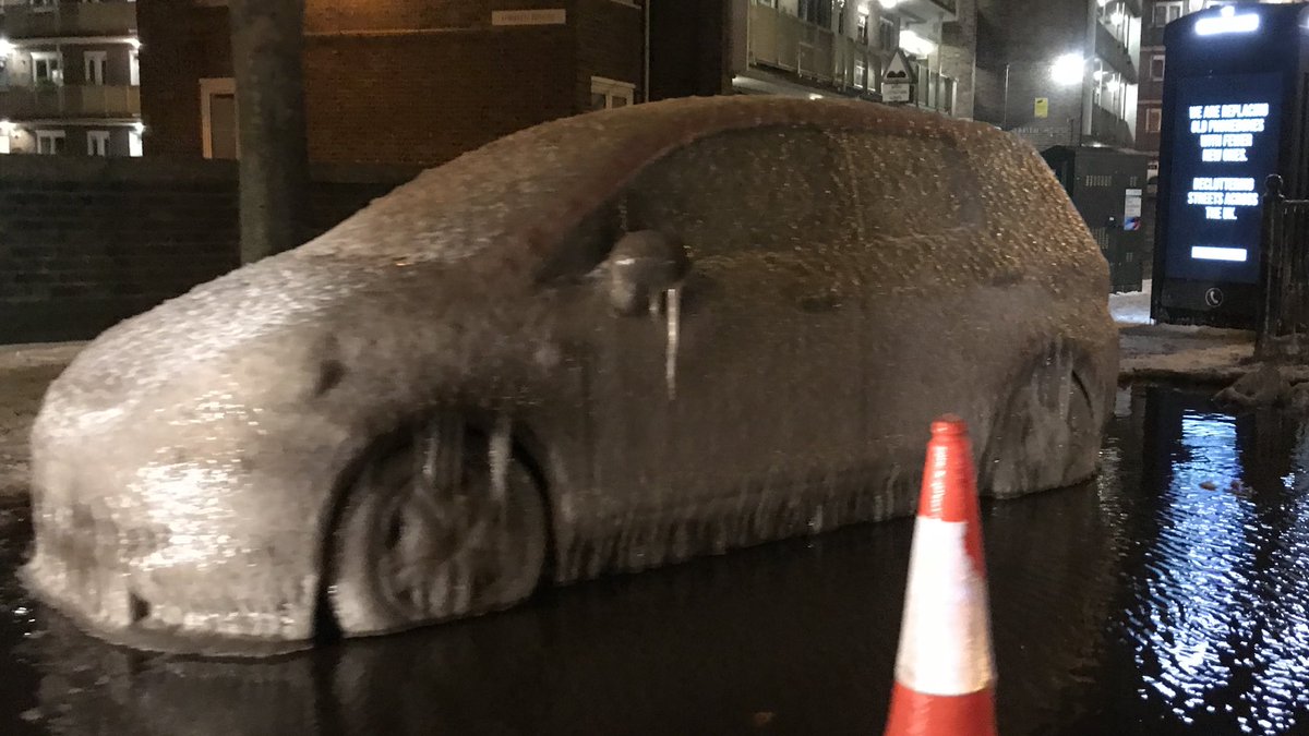 MPSTowerHam's tweet photo. #ResponseTeamB if you are the unfortunate owner of this vehicle in Tower Hamlets you have ERTBs deepest sympathy! I actually wish I had time to help you clear it 🤭 #frosty #ice #beastfromtheeast https://t.co/wms0YbaryX