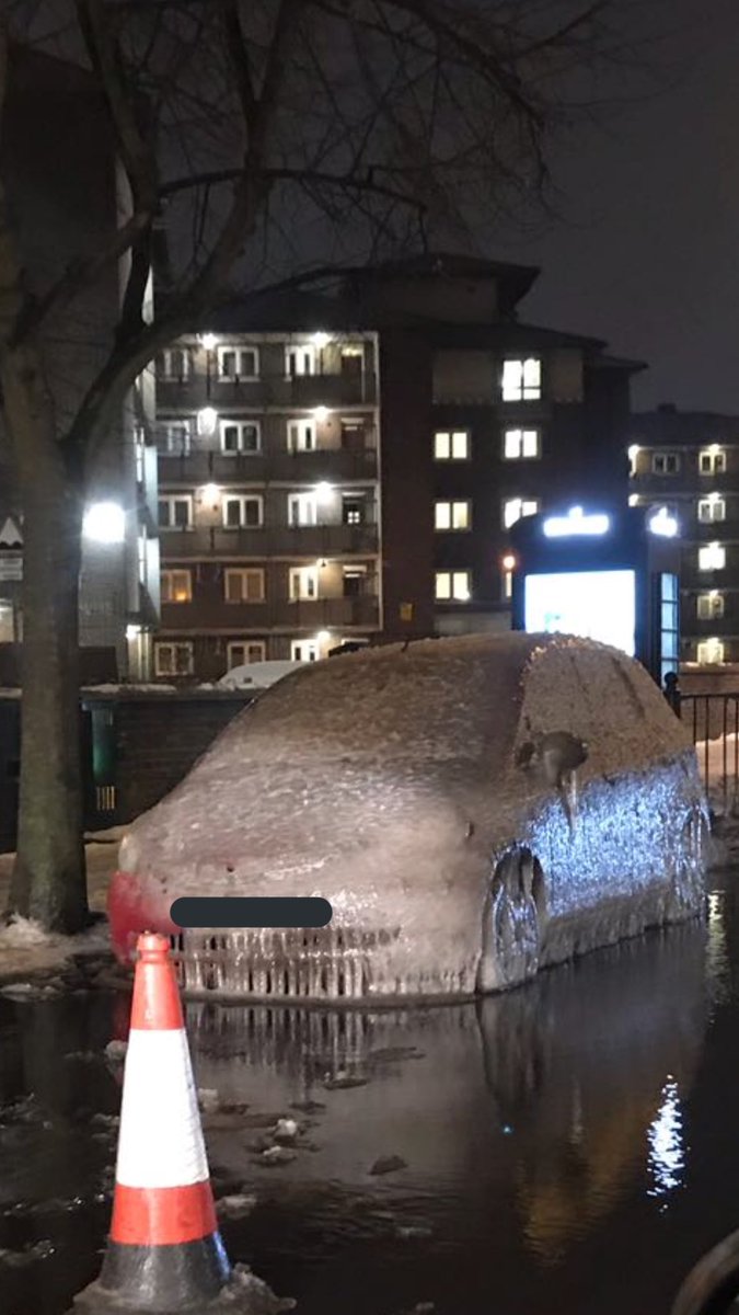 MPSTowerHam's tweet photo. #ResponseTeamB if you are the unfortunate owner of this vehicle in Tower Hamlets you have ERTBs deepest sympathy! I actually wish I had time to help you clear it 🤭 #frosty #ice #beastfromtheeast https://t.co/wms0YbaryX