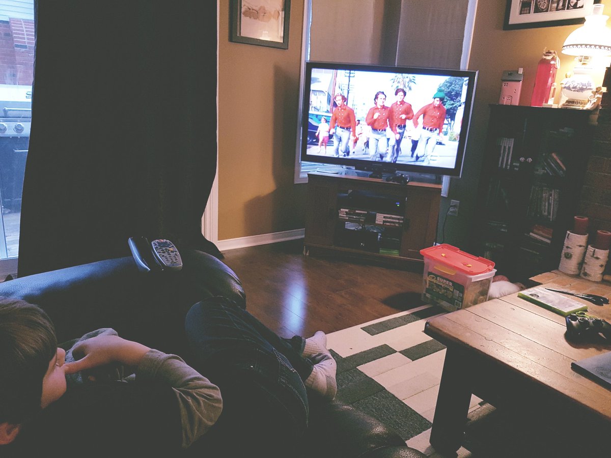 AllisonJonesCO's tweet photo. Yes that's my 8 year old watching the Monkees #winningatparenting #3rdgenerationfan @TorkTweet @MichaelDolenz @MichaelNesmith https://t.co/sLDwWwTwhH