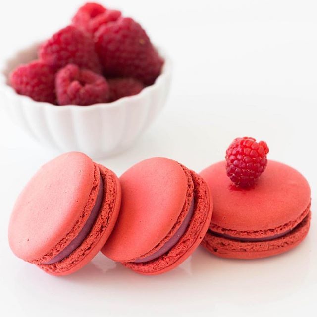 Snack time! Add some fruit and subtract some of the guilt! 😁💪🏼🍓🍎 photo: @nutritionbykara