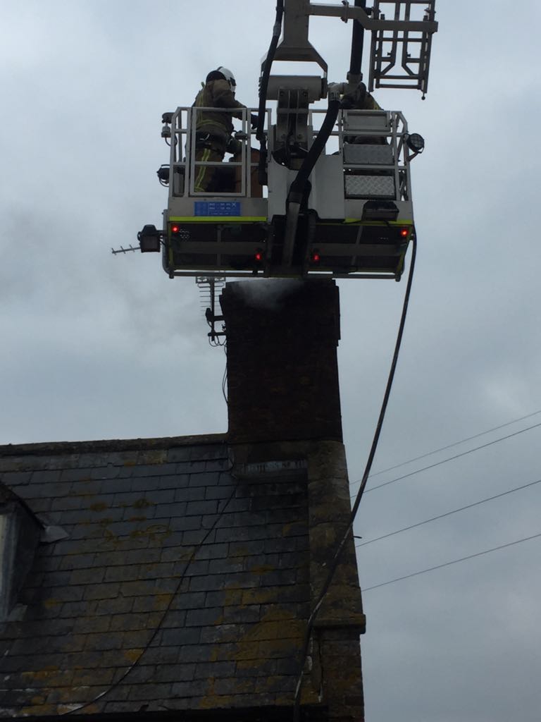 Glosfire's tweet photo. On-Call’ Firefighters displaying skills to protect the community of Gloucestershire. ‘On-call’ Firefighters are needed in your area. #communityfocused #cirencester #newent #stowonthewold #nailsworth #cinderford https://t.co/Ge2FyhEejd