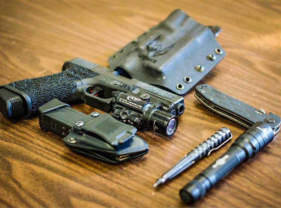 MGM Targets believes in the right to carry. We encourage good guys everywhere to carry everyday. Check out the EDC of the good guys at MGM Targets. 

Jeff Hoskinson, Director of Sales &amp; Marketing 
Winter #edc #2a #2Amendment #2AShallNotBeInfringed