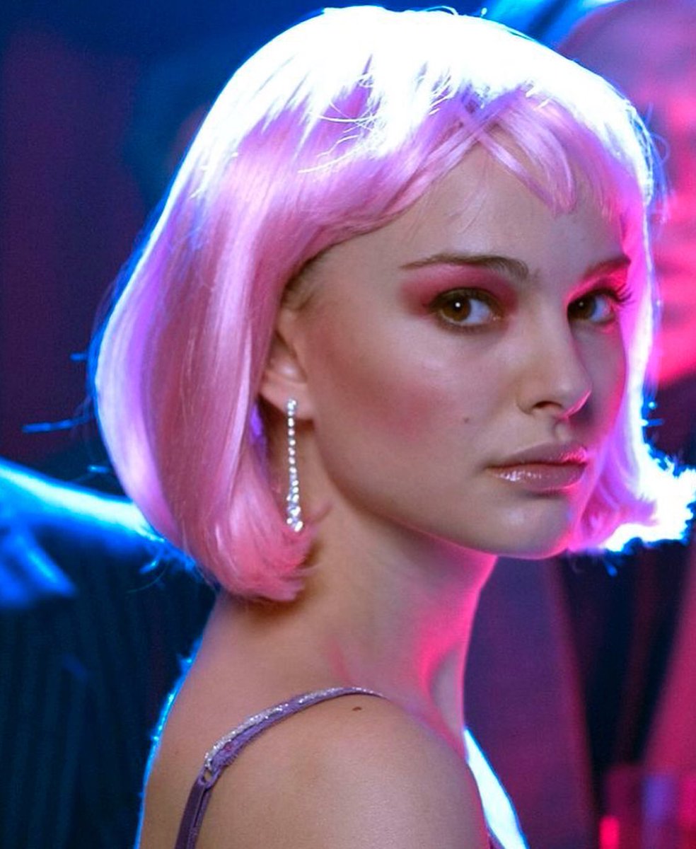 SexualGoalss's tweet photo. Natalie Portman in “Closer” (2004)! https://t.co/yNIfVzdvQa