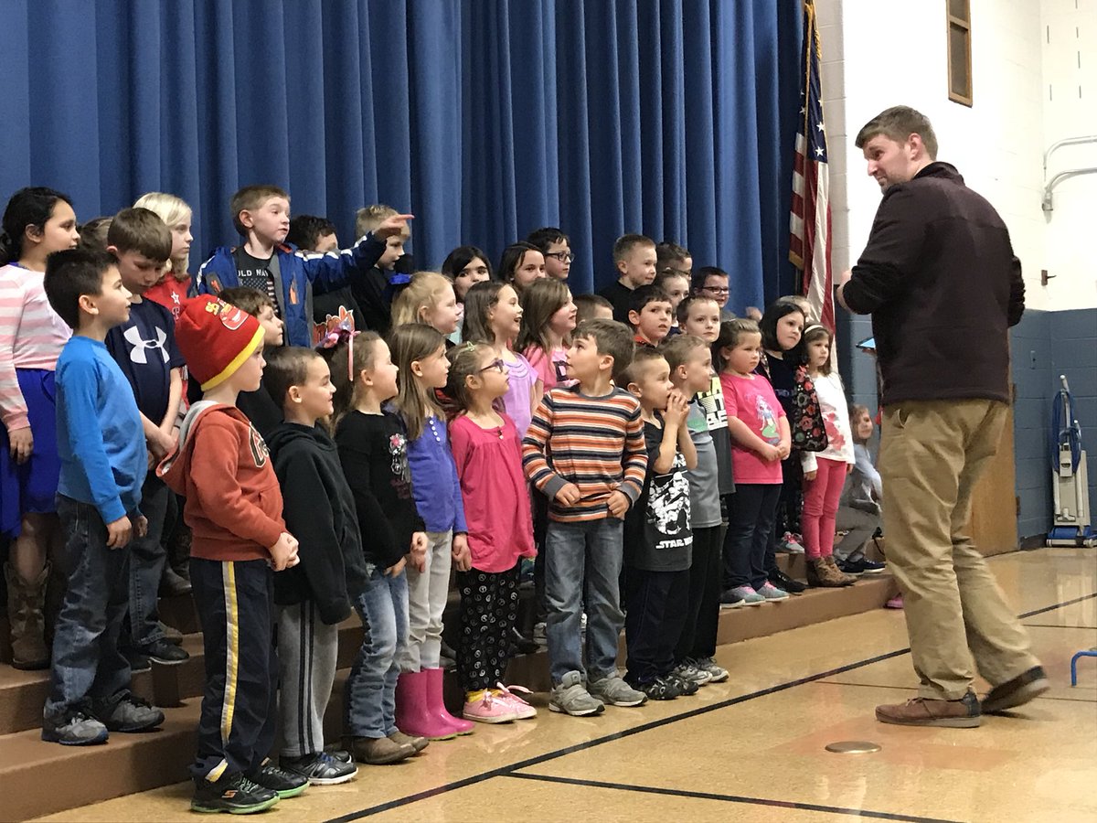 FCPS_JenTrueK's tweet photo. K, 1st, and 2nd graders singing Dr. Seuss songs at Literacy Night! #NMWRoars https://t.co/slbT9UhpxQ