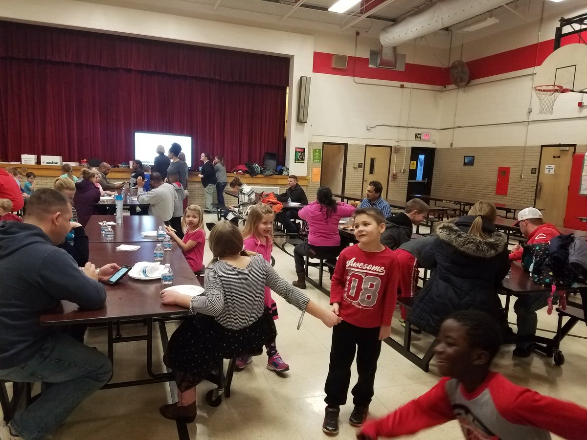 PARKWDprincipal's tweet photo. Family Literacy Night at Parkwood https://t.co/Cs7dkpSKdp