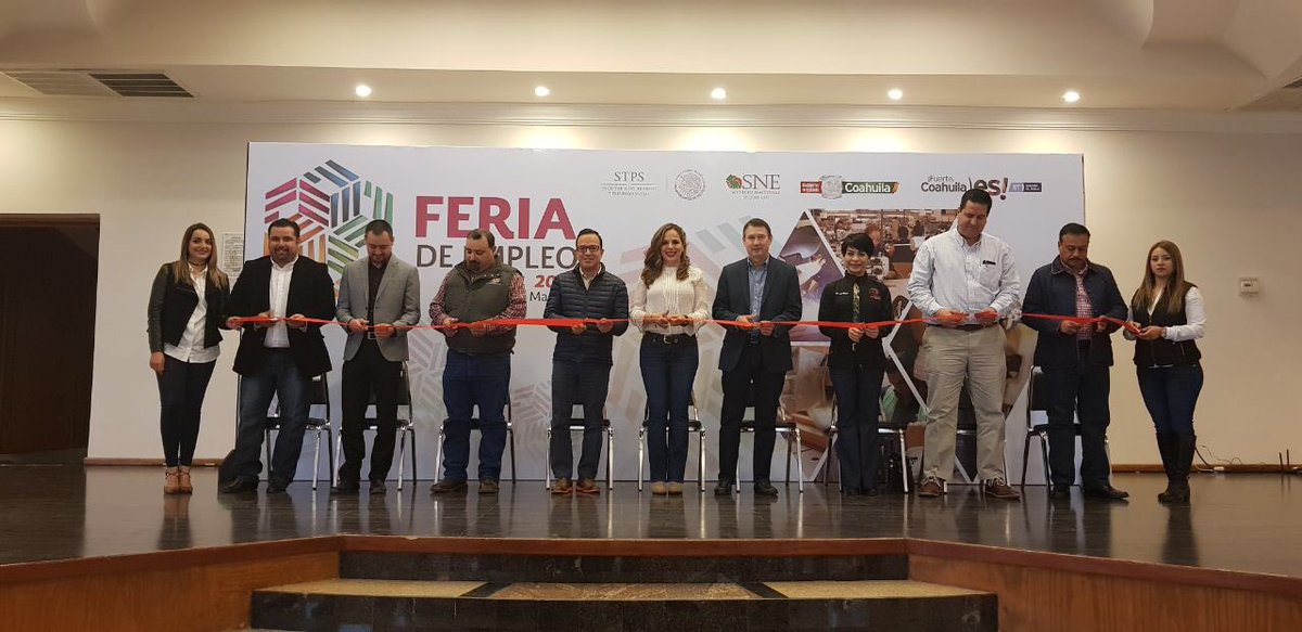 snecoahuila's tweet photo. Con la representación del Secretario del Trabajo @RomanCepeda la subsecretaria de empleo @nazirazogbi inauguró la 1a. #FeriaDeEmpleo #Acuña2018 durante esta feria se vincularon más de 400 buscadores de empleo con más de 600 vacantes de 23 empresas @mrikelme @SETRA_COAH https://t.co/Tq6LoakHQ8