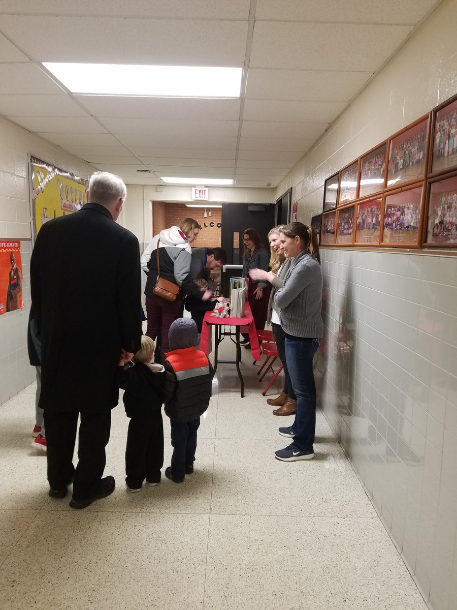 PARKWDprincipal's tweet photo. Family Literacy Night at Parkwood https://t.co/Cs7dkpSKdp