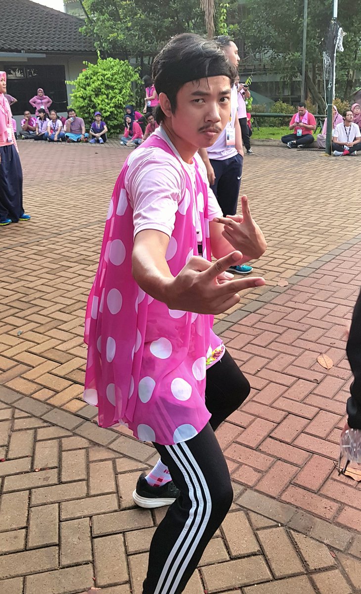 arvindkawitri's tweet photo. Kegiatan integrity sport pagi ini yaitu futsal dangdut dimeriahkan dengan Kostum "as pink as you can". https://t.co/qWxIRhhBQd