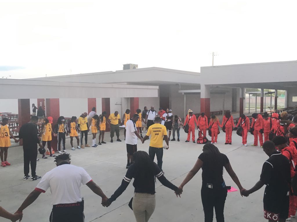 _KDFletcher's tweet photo. Who said prayer was taken out of schools? Maybe, but never out of sports! #GameTime #FlagFootball🏈 #KickOff #Raiders #ADKD @GCHSRaiders @GC_RaiderPrin8 https://t.co/NiOyC8D3JH