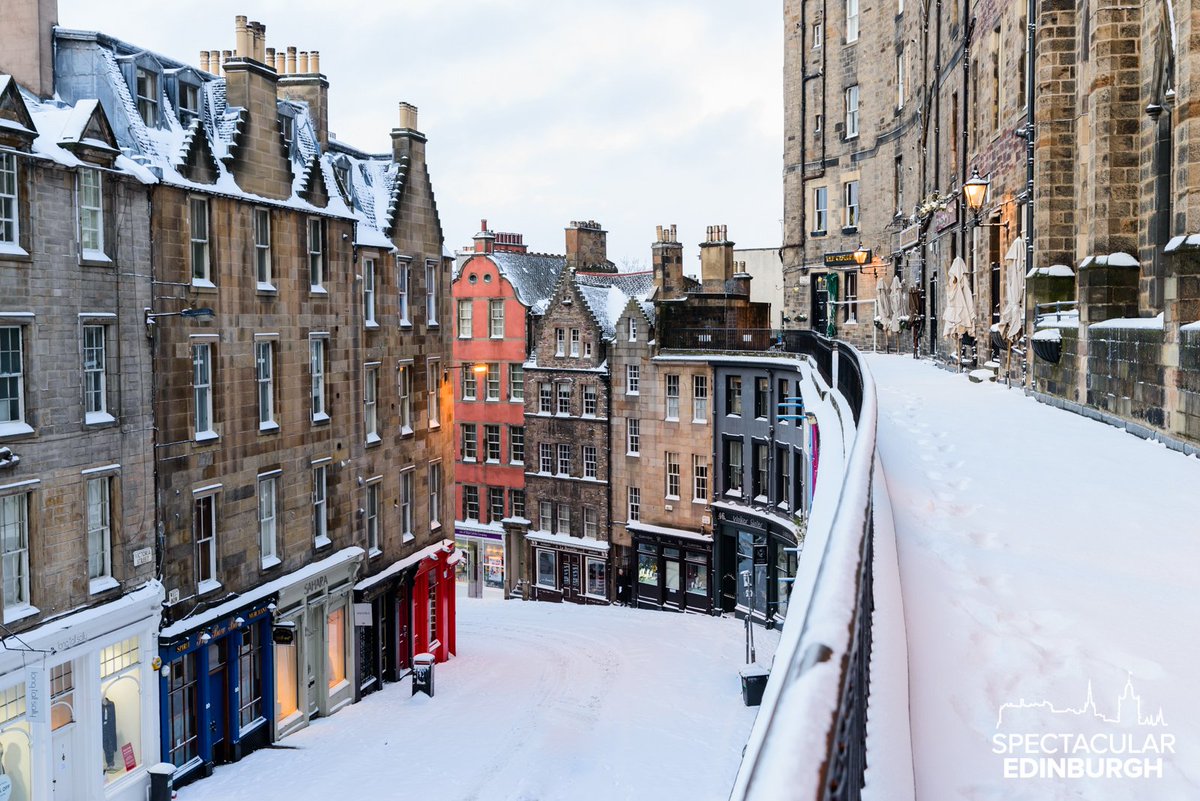 SpectacularEdin's tweet photo. A snowy Victoria Street, never seen it like this before! Managed to get a photo before the snow became all brown and churned up by the morning traffic too! 

Tom
https://t.co/DnoLSsh6ST https://t.co/QVdz5glZTx