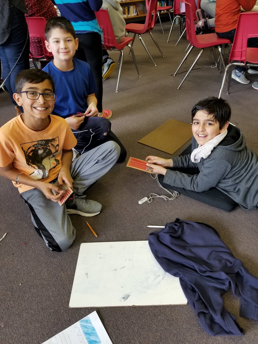 karveena23's tweet photo. TY @NadineMcSpadden for collaborating with #div4 @ms_cho11 and I #div3 and teaching us how to weave and look for patterns that resemble nature. #sd36abed #sd36learn #naturebasedthinking #weaving #patterns https://t.co/ZX0ItnejWc