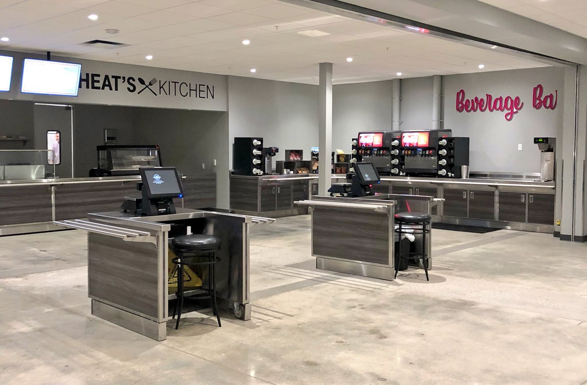 CallieField's tweet photo. We love our customers @TMobile and we want our Care Experts to be empowered to serve and to shine. Introducing our brand new beautiful #CharlestonHeat call center! #BiggestYet #1200Jobs Congrats @RolandFinch7 @m_wan4life https://t.co/pDNCyR7dA5