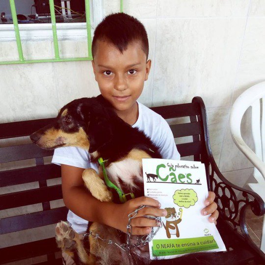 neafamaceio's tweet photo. Santiago se apaixonou pela doce Nina que também o escolheu para amar. 💕🐶

A Diana, irmã do garoto, preencheu o termo de #adoção conosco e agora desejamos que todos sejam felizes. Cuidem bem da Nina! 💚🐾🐕📿 https://t.co/DG4Fjer3Ij
