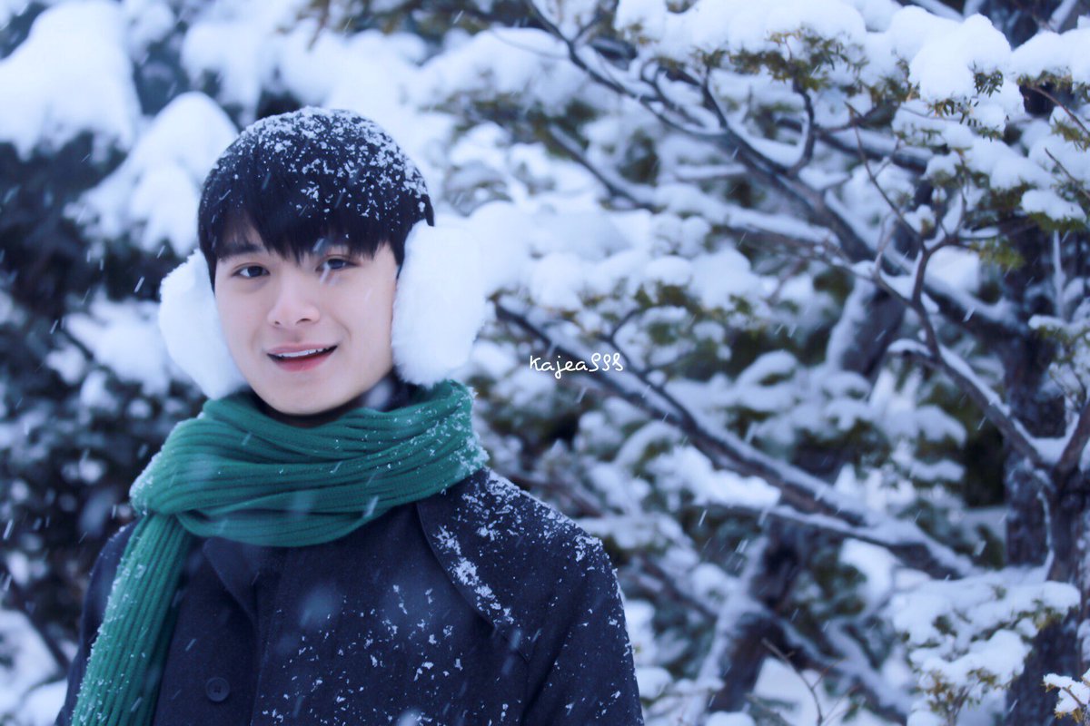Perayajubjub's tweet photo. Snow and he just as beautiful 💕 , and he smile make my mind relax 😍
.
Cantik banget yampun , gmna cara ngegoda p'sing kalo istrinnya aja cantik gini😣 *mudursyantik .
.
Cr.Onpic 
#SingtoPrachaya #kristperawat🐢 #kristsingto #OishiSummer2018 #Hokkaido #Japanese #sotusStheseries https://t.co/zq1xQXGiUL