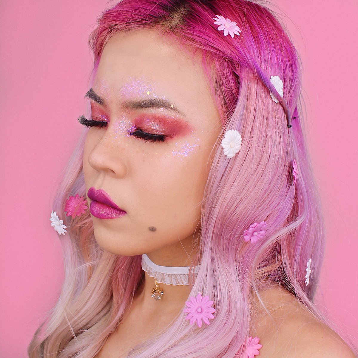 cloesshi's tweet photo. 🌸 HIPPIE 🌸
@limecrime Venus palette in Rebirth, Creation and Muse - Hi Lite in Opals - Plushie in Gum Drop with Diamond Crushes Lit on too
@milkmakeup Blur stick, Baked Bronzer
@fentybeauty Foundation in 230
#makeup #beauty #beautyobsession #beautyobsessed #pinkhair #mermaid https://t.co/6FIDj6BqeG