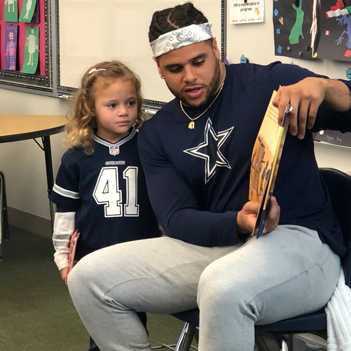 @dallascowboys @K_SMITH31 @Kay_BlackSimba @TCrawford98 @JasonWitten @ImBallinNeal18 @JourdanJD @thejaylonsmith @EzekielElliott Keith Smith also went to Elementary School, today... And read to a class of students, for #NationalLiteracyDay.  📖🏈