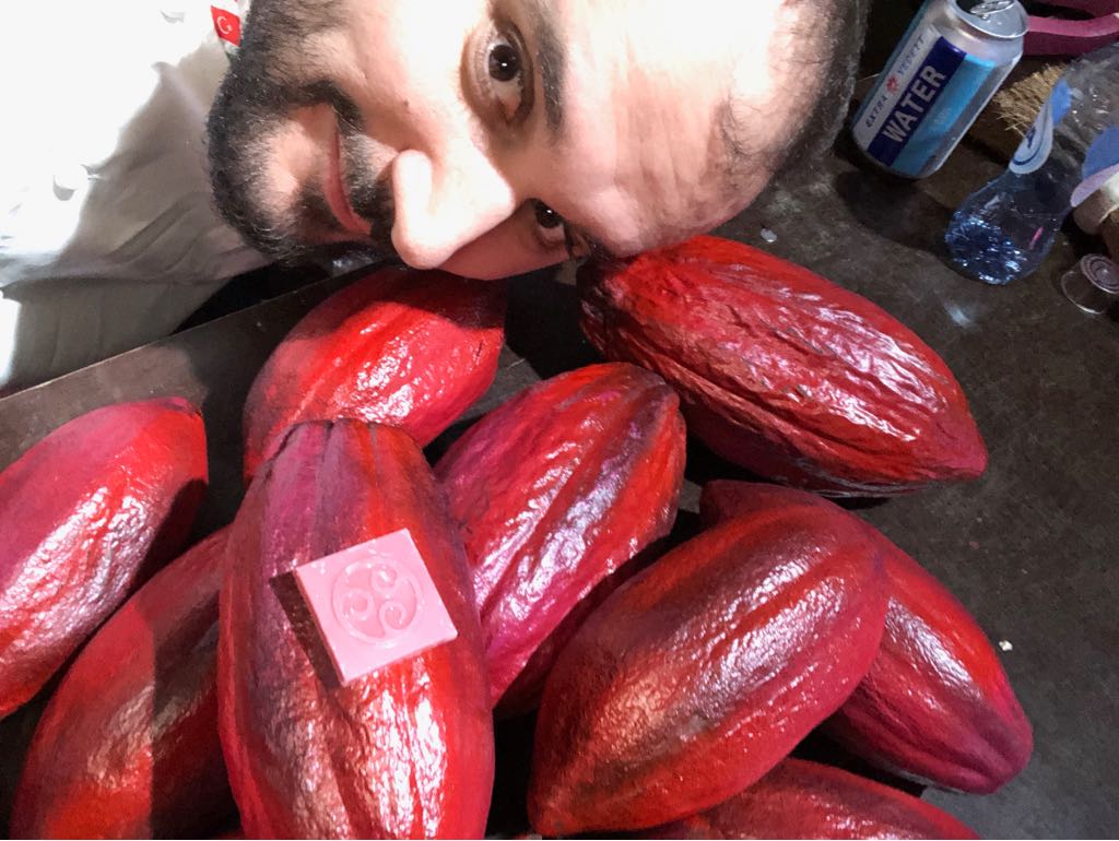 ComaschiDavide's tweet image. Eccolo finalmente! Il quarto tipo di cioccolato, #RubyRB1 di #Callebaut, è stato presentato al @salonchocolat!