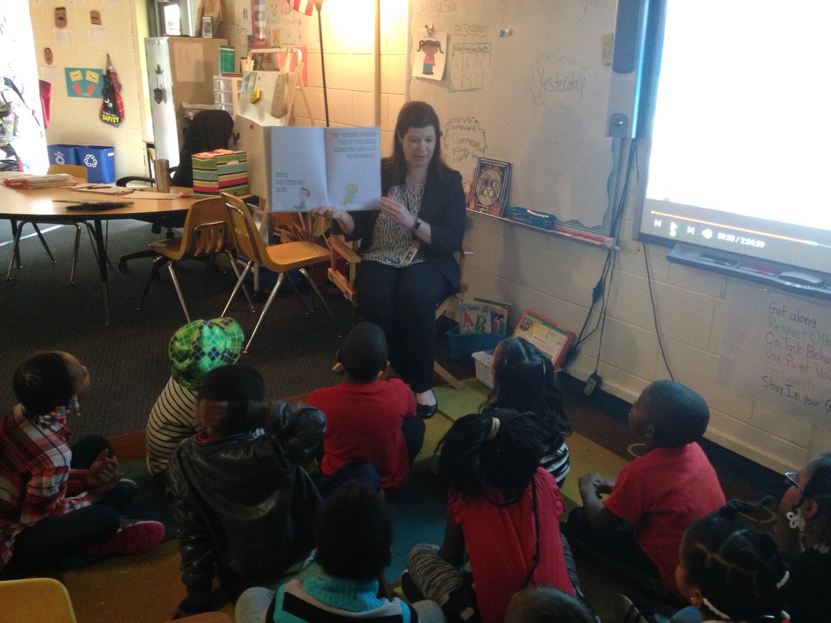 HarbisonWestEl's tweet photo. Thank you Ms. Sanford for reading with our students for #ReadAcrossAmericaWeek #HWES #BelieveGrowSoar #Pridein5 #LR5Reads @LexRich5Schools https://t.co/WSVczLTIaG