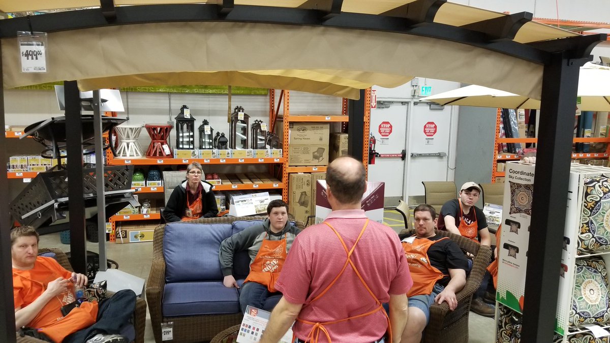CZegarlowicz's tweet photo. Chuck, our Freight DH, PK-ing his associates on Garden product.  OUTSTANDING!  Discussed "Look. Check. Read. Ask." and the great Garden product info and challenges on the FIRST phone.  Engaged leader and engaged team.  Thank you! https://t.co/G3opip4CB1