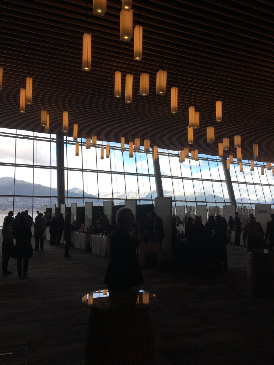 vineyardtoglass's tweet photo. What a view! And the wine is pretty good too... #viwf https://t.co/G3LNdRslkH