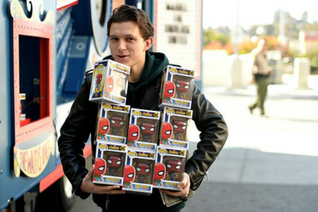 DoritosDoCevans's tweet photo. Tom Holland e Sabastian Stan estão  passando na sua timeline pra mostrar o verdadeiro significado de ser um super herói https://t.co/7mIoHlVv75
