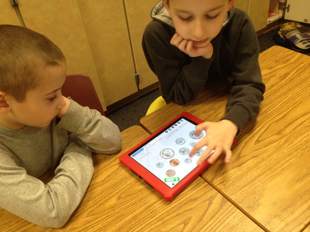 Janemonroercs's tweet photo. Students learning about coins using Nearpod.#abetterfairview https://t.co/dbtnxACLHf