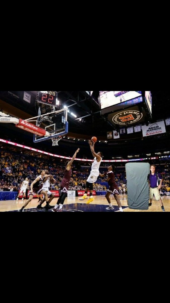 scottsmattress's tweet photo. Got some great seats here at #ArchMadness  with a great guy @AllDayAndrews https://t.co/BgoZEuOB41