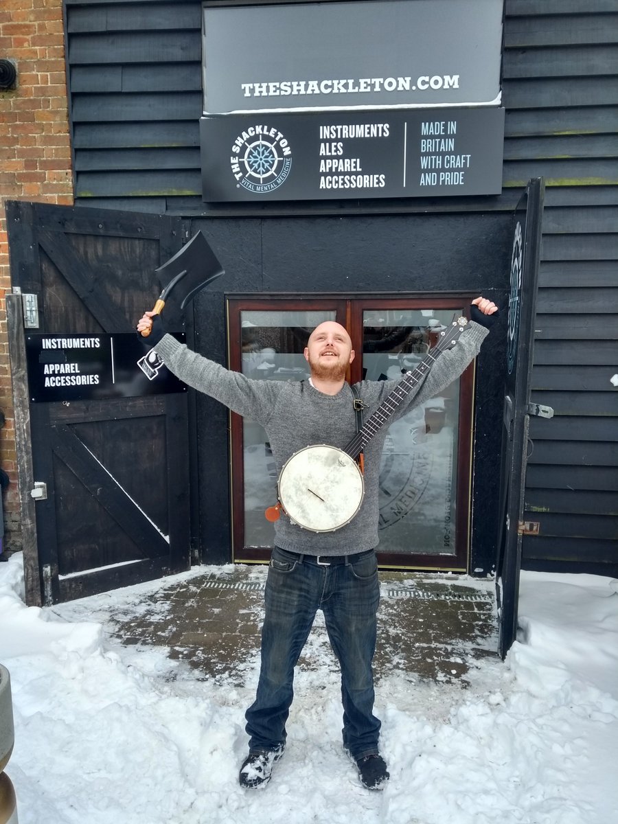 ShackletonInsts's tweet image. Tales of an Intrepid Banjoneer - Episode 2.

After countless (3) arduous minutes of toil in gaining access to the promised land (barn), the Intrepid Banjoneer rejoiced.

'We must build that banjo. It is vital mental medicine!'

'Although...maybe put the kettle on first, eh?'