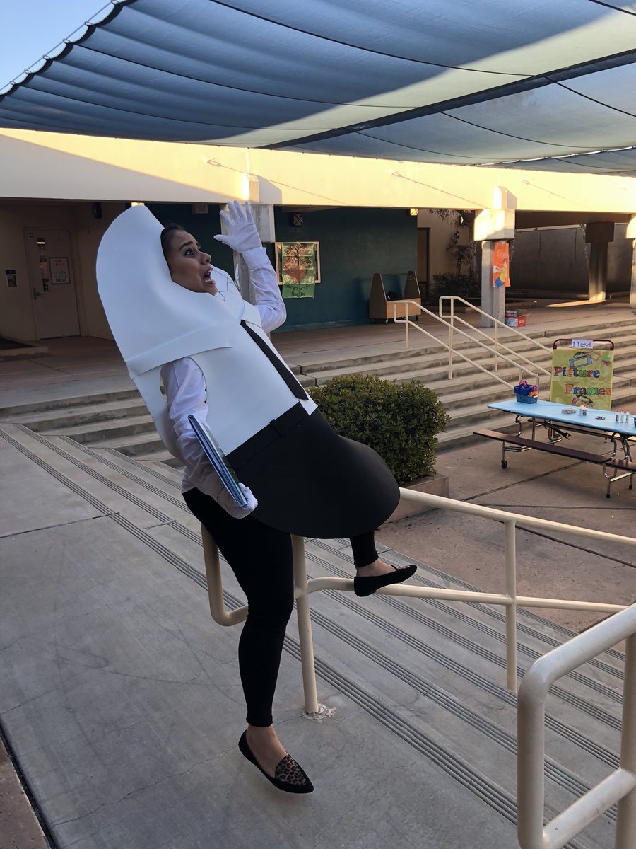 ksmithsbusd's tweet image. #nicolofffamilyreadingnight #afterthefall #literacyfun @pflores3853 @NicoloffEagles @SBUSD_SUPT