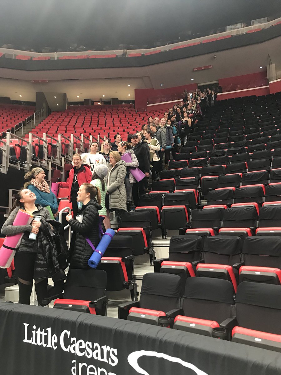 lilalazarus's tweet photo. Check out the people lined up for the 8 PM yoga class at Little Caesars Arena. Namaste Detroit! #SJJoinMe @stjoes_health https://t.co/DNZw6Gp1wJ