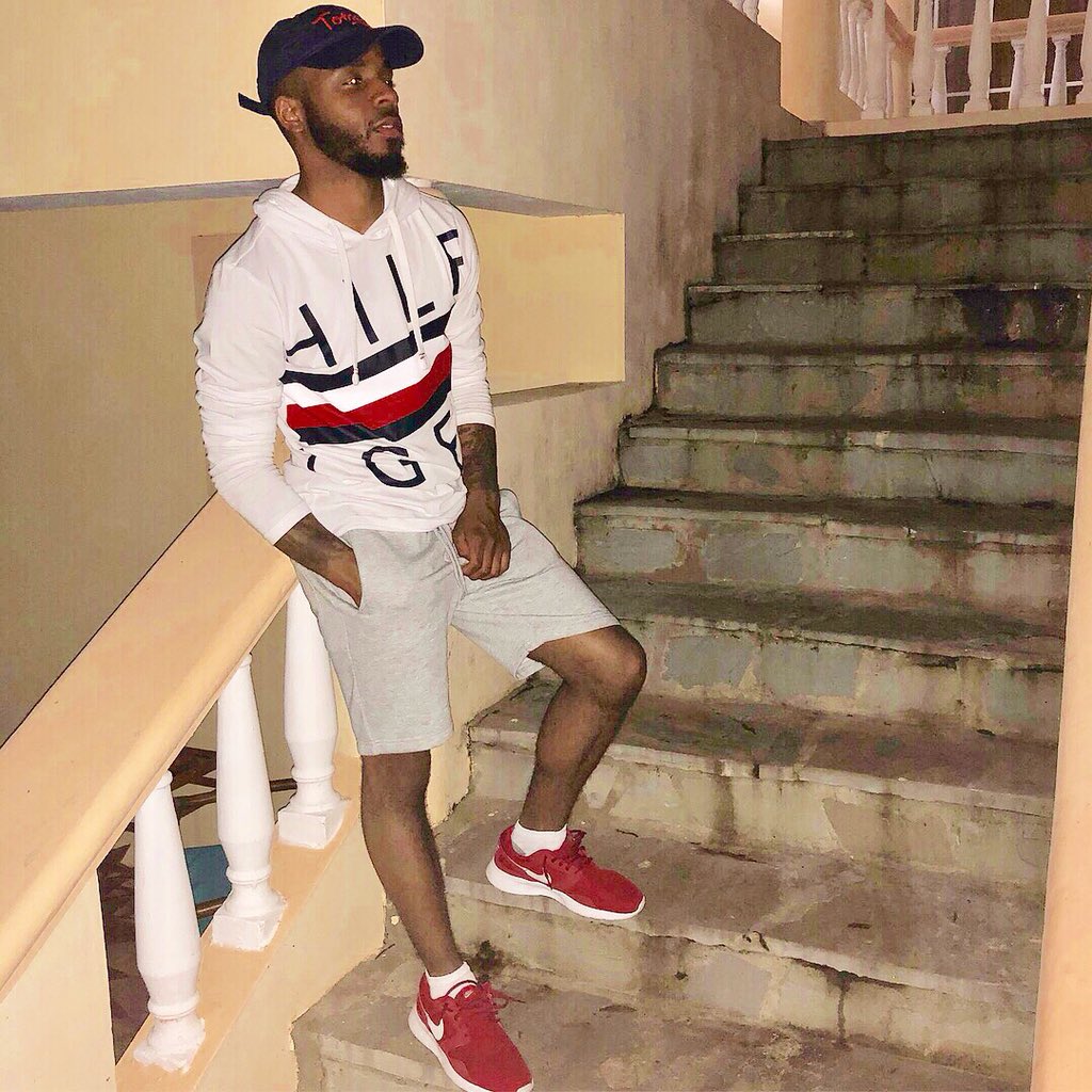 ItsNotManyOfUs's tweet photo. I Hustle Like It’s My Last Check, Balling Til My Last Breathe💰🙏🏾🇩🇴 https://t.co/qhoDFeQR6u