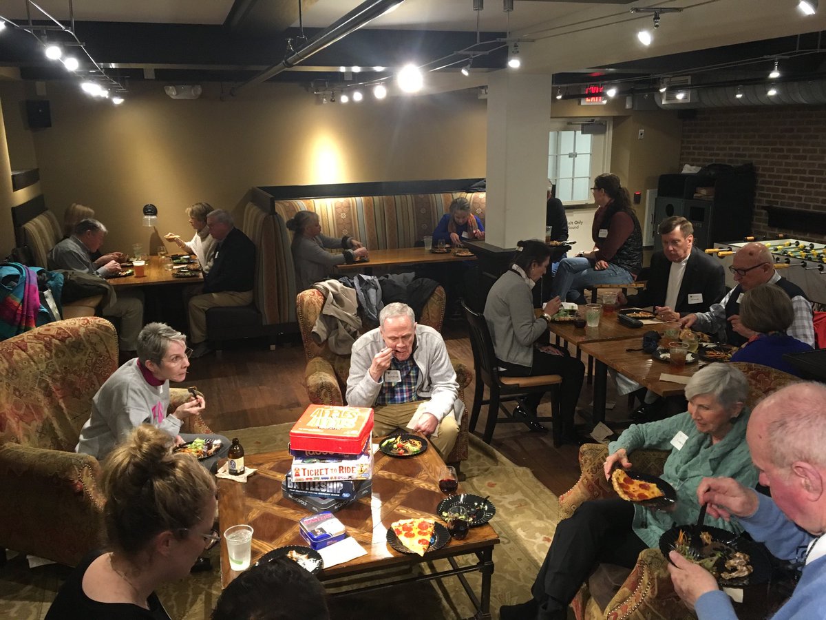 LauraCHarrell's tweet photo. @WFUAlumni progressive dinner #deacondining https://t.co/XgskgTi8lC