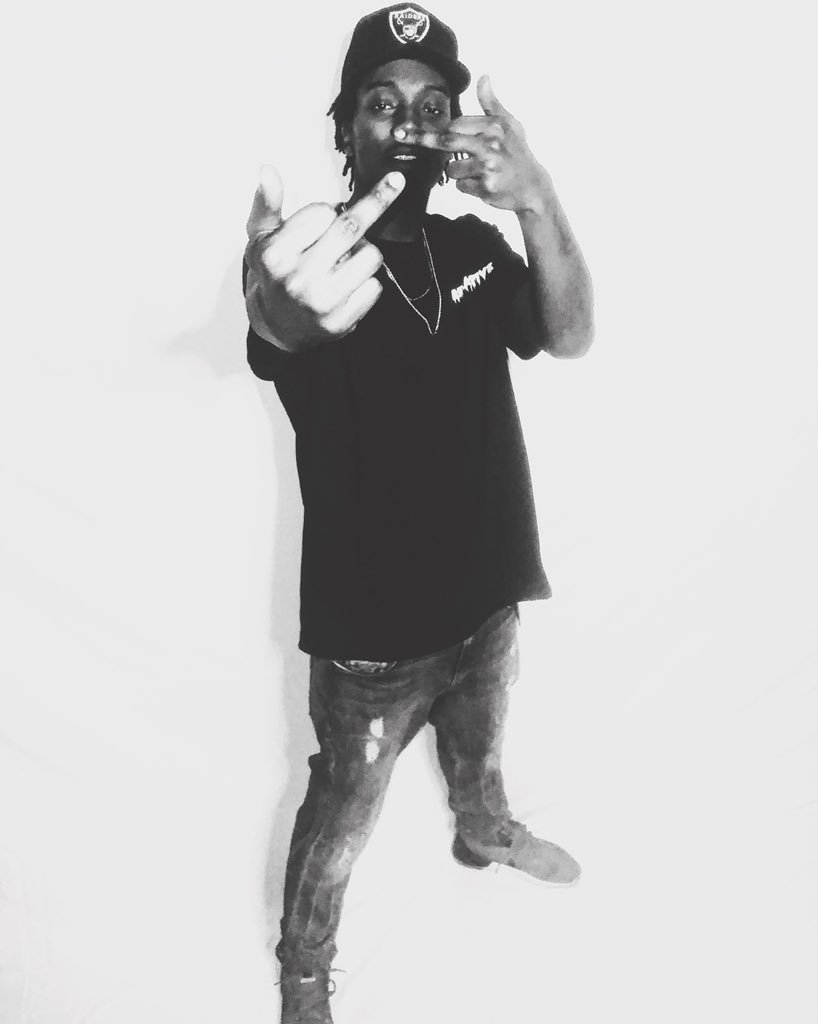 DonielThePrince's tweet photo. ‘CFWU’ Music Video dropping Tuesday👀🎥  #FamilyAboveEverything #Payroll

https://t.co/cSorSTKHS5 https://t.co/qEIAM2kHzO