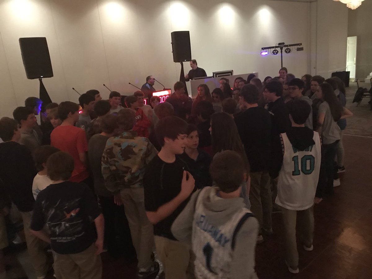 TrLeflar's tweet photo. After dinner and trivia, #MVmiddle #DanceParty !! #letsgetawkward https://t.co/VzVNdlI5nO