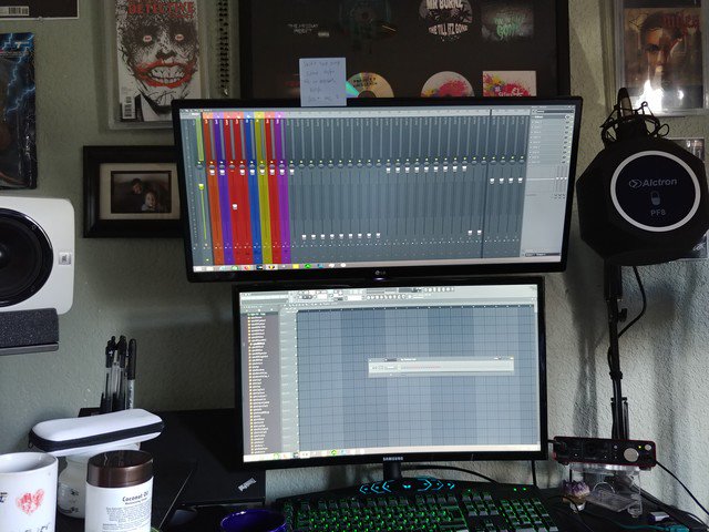 sw1fthol1day's tweet photo. Ready to work #grind #blogging #weblogging #entrepreneur #musicproducer #inspired #celebrity #music #bloggerstyle #bloggerlife #blogger #motivation #blog #mind #artists #producer #teamnosleep #art #hustle #musician #bloggers #focus #boss #photooftheday #loud #relax #hiphop https://t.co/6fW96IbaNF