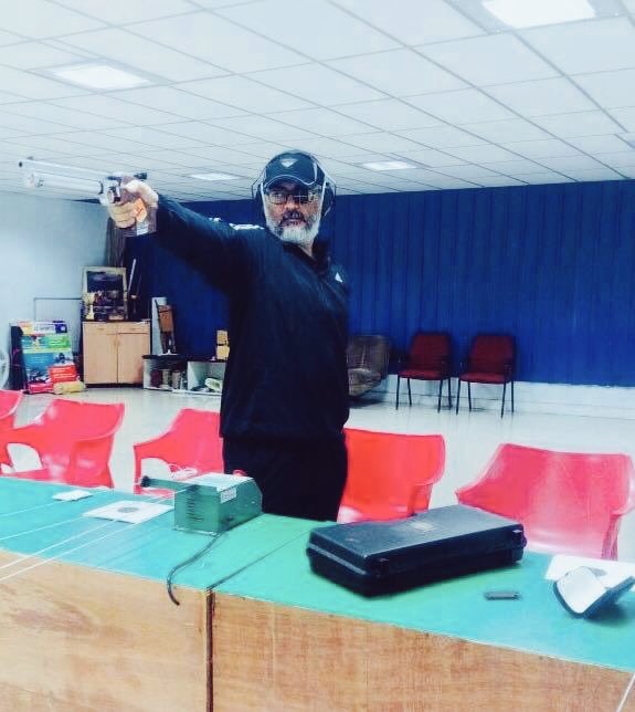 SibiYogan's tweet photo. Thala Ajith Kumar Spotted practising for #TamilNaduChampionships #Thala #10mts #AirPistol https://t.co/rP3C0EeOgr