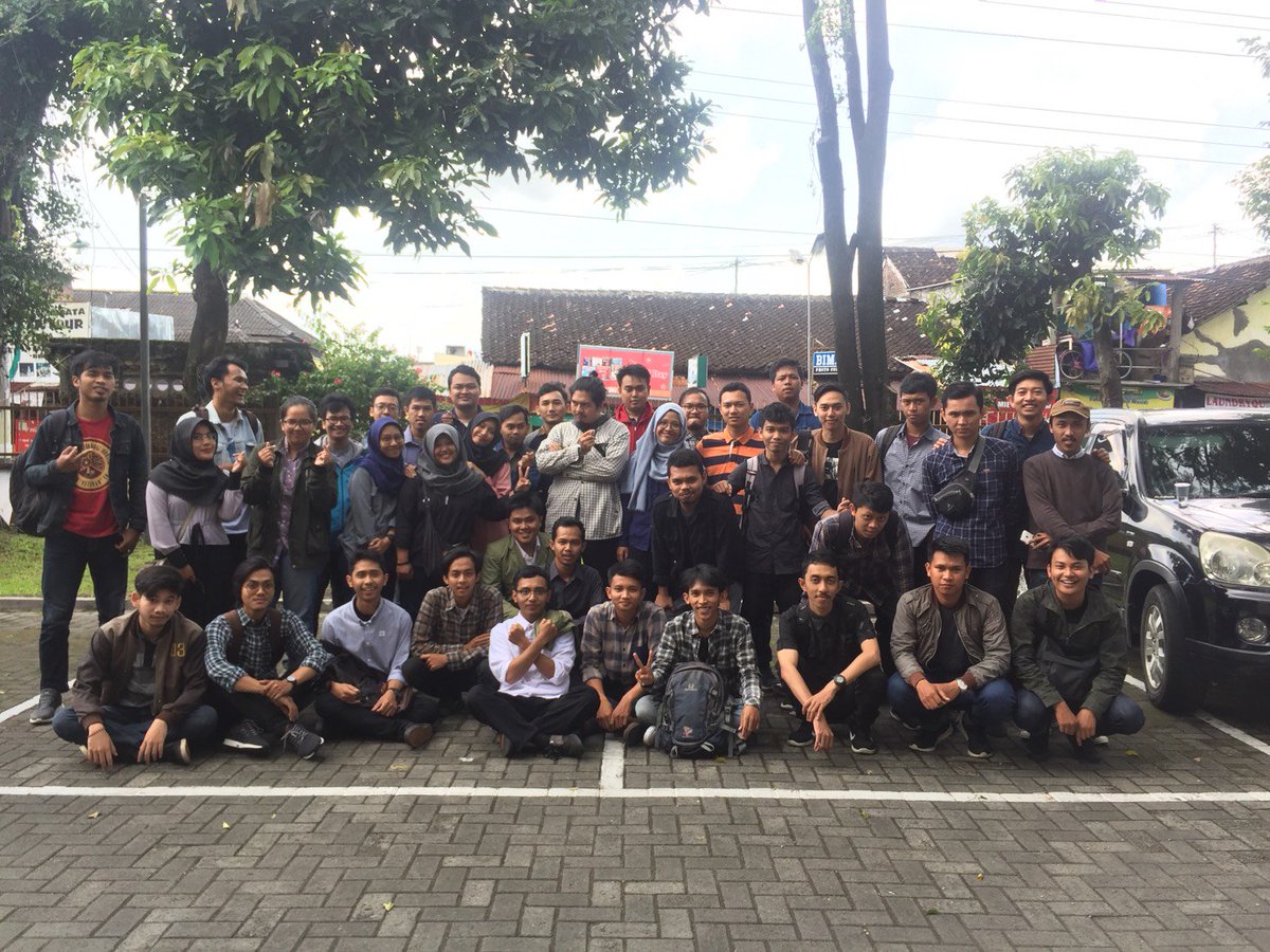 futu bersama warga kelurahan Wakanda. ft <a href="/kenny_rheza/">Sunrise Of Java</a> <a href="/IF_upnyk13/">IF UPNYK 2013</a>