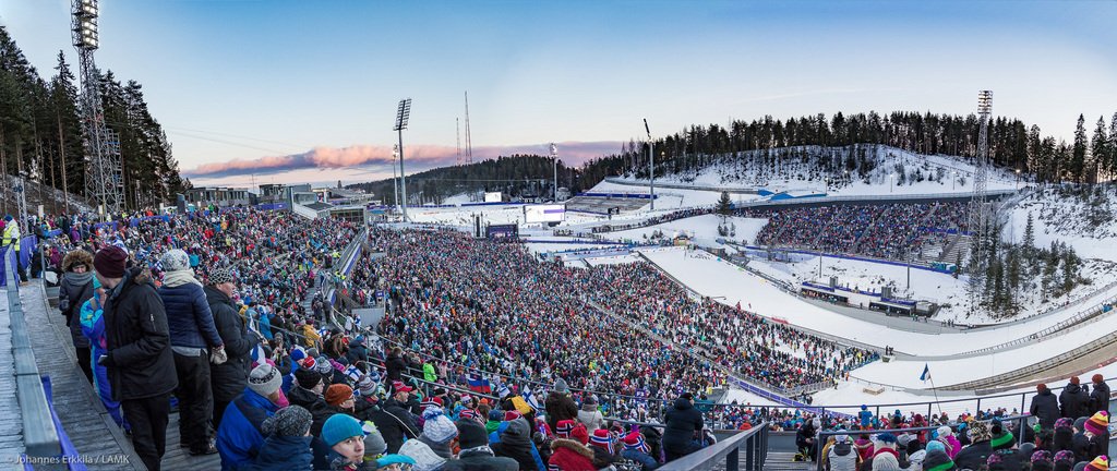 Tasan vuosi sitten 2.3. <a href="/lahti2017/">Lahti 2017</a> hypättiin Lahden Suurmäen henkilökohtainen kilpailu. Voiton vei Stefan Kraft. Sama kisa päättää tämän vuoden <a href="/lahtiskigames/">Salpausselän kisat – Lahti Ski Games</a> kisasunnuntaina 4.3. klo 16:30. Miten käy tällä kertaa? #lahti2018 #throwback #vuosipäivä #kisasunnuntai #mäkihyppy
