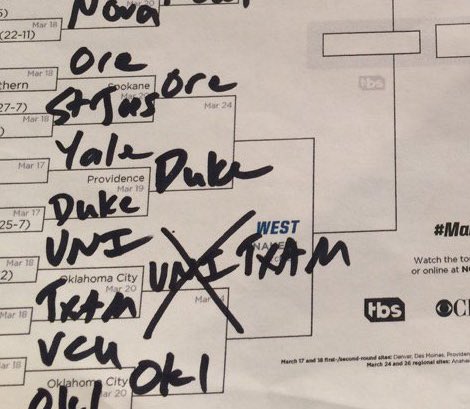 LAHohn_Sports's tweet photo. @SethDavisHoops Worse than this? #SharpieFail https://t.co/PHTedpih9v