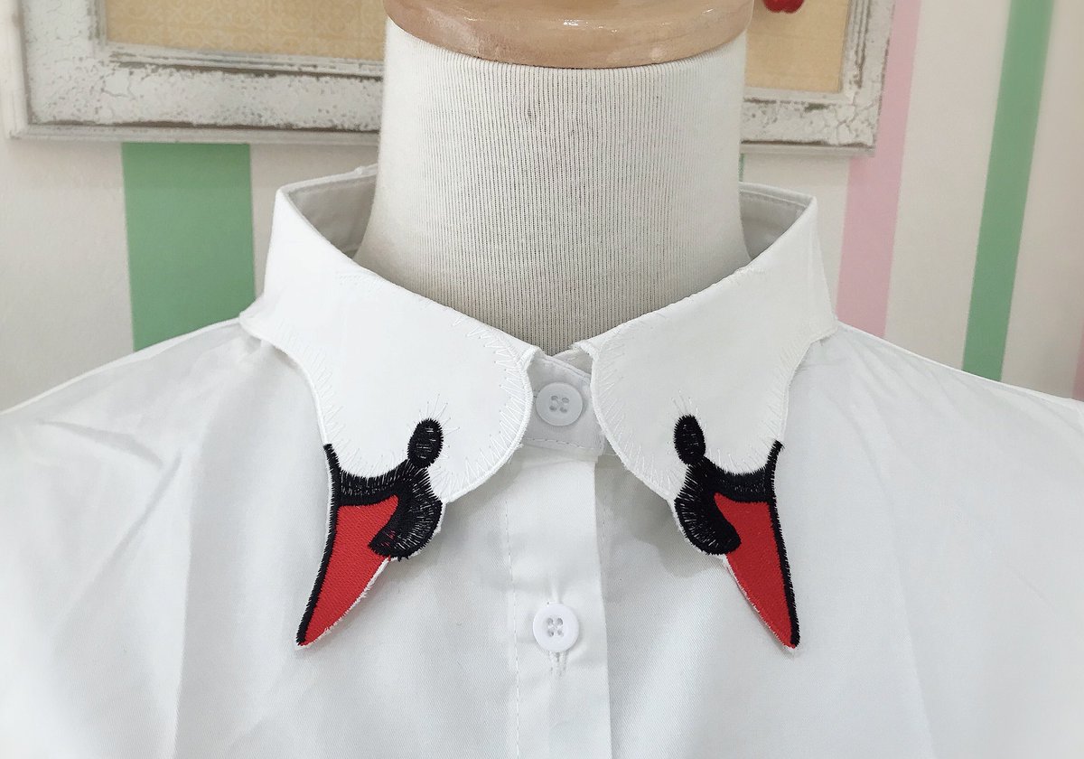 Romantica 雑貨室 ミシン刺繍が華やかな付け襟が入荷致しました こちらは ネコ スワン 青い鳥 青い鳥の目はラインストーン 羽根にビーズ刺繍が施されています