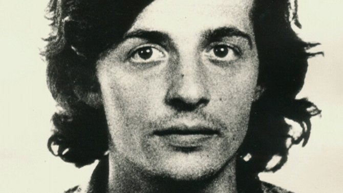 MEMÒRIA | 44 anys de l'assasinat de Salvador Puig Antich

"I si un trist atzar m'atura i caic a terra,
porteu tots els meus cants
i un ram de flors vermelles
a qui tant he estimat,
si guanyem el combat."

Abril 74, Lluis Llach