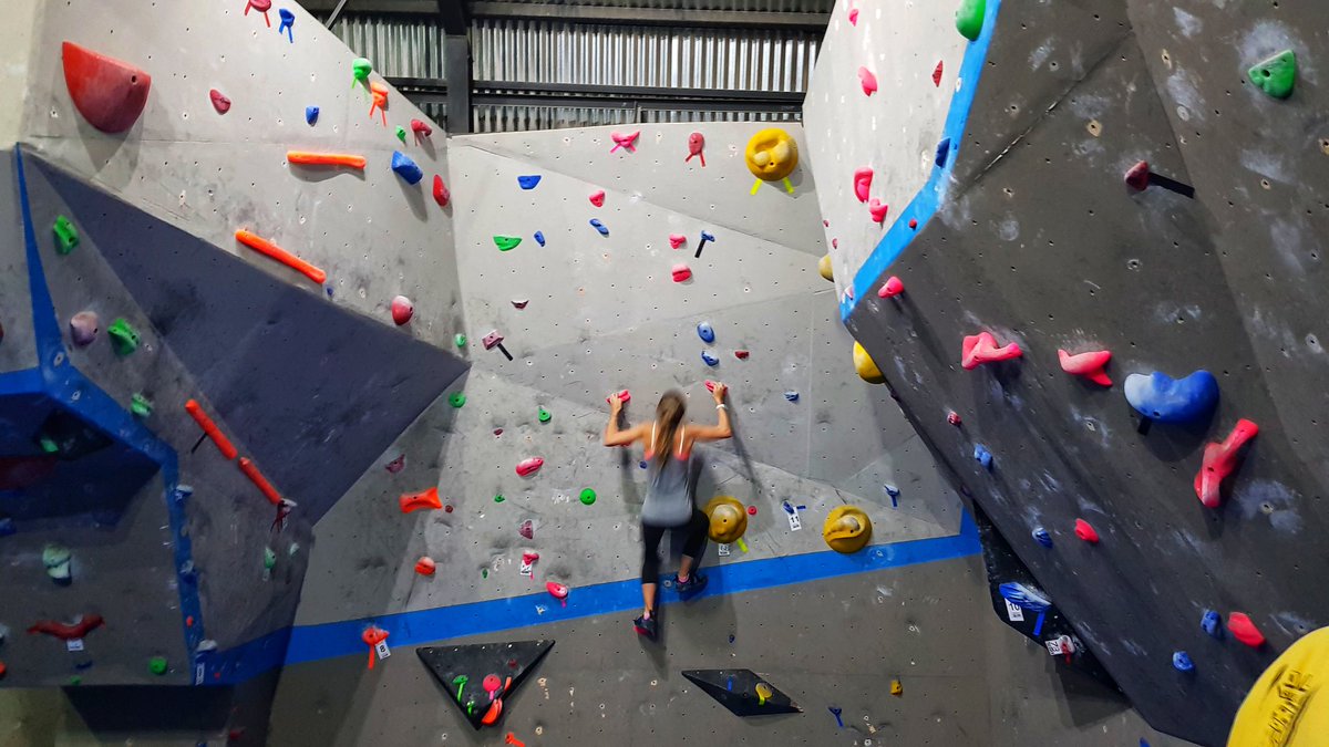 ClimbingBarn's tweet photo. Thursday Night Climbing... https://t.co/dFDDPHtsUT