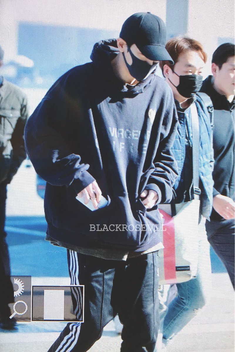 BLACKROSEVIL61's tweet photo. 180302 ICN #찬열 #CHANYEOL 🖤🖤🖤

#iHeartAwards #BestFanArmy #EXOL @weareoneEXO https://t.co/HpEjuXlGCN