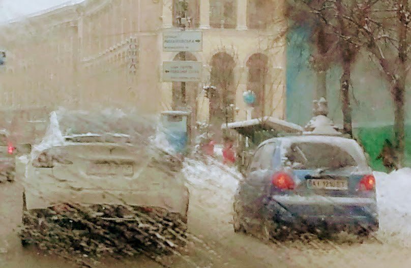 art_reinhardt's tweet photo. #Kiew is full of surprises - and humor - on it's way to #Decarbonisation #Footprint and embracing #ElectricVehicles. On my way to #EVIM2018 in #CityHall I saw #Tesla_X_Driver with #Underdog License Plate. https://t.co/v9yFve9iXQ